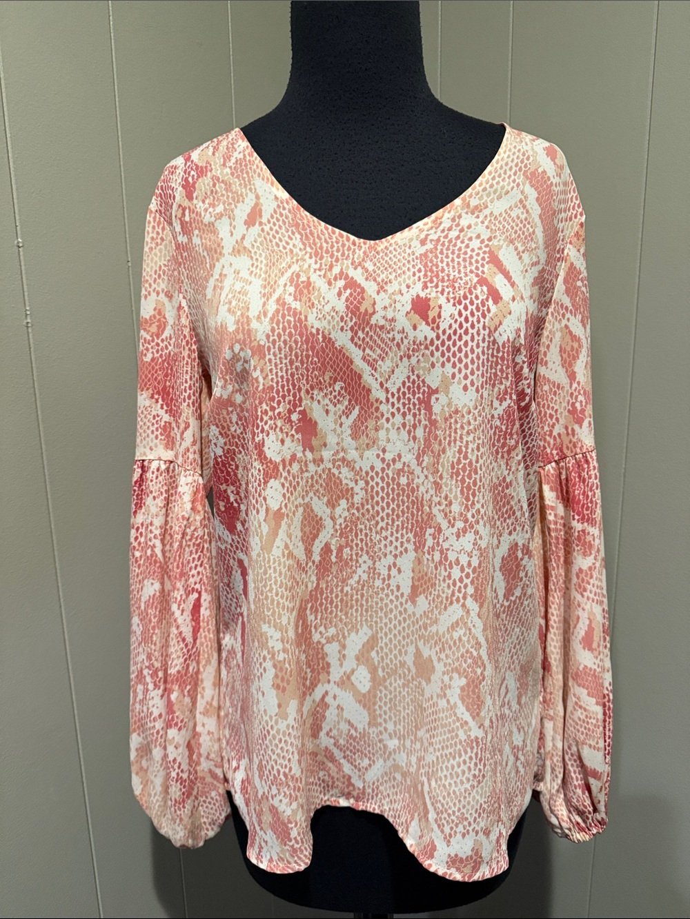 B44 CAbi Women’s XS Snake-Print V-Neck Blouse with Balloon Sleeves